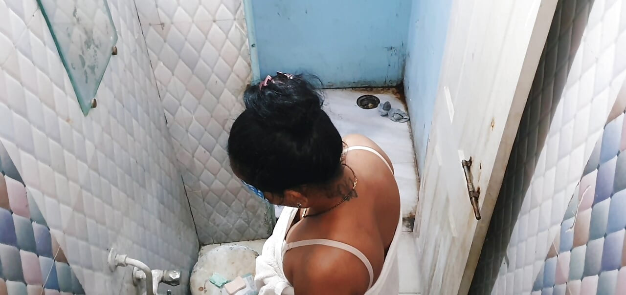 Brother-in-law Fucked Sister-in-law While She Was Taking Bath