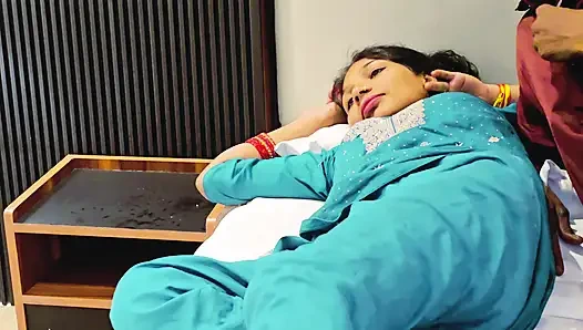 Suit salwar me let rhi kwari jawan chut ki nawely malkin garam kiye bina hi sex karne ki soch rhi h lund khada hogya h chut ko garam kiye bi