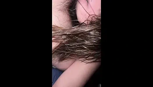 Banyoda yalnızdım ve içeri boşaldım, beni siktim ve emdim