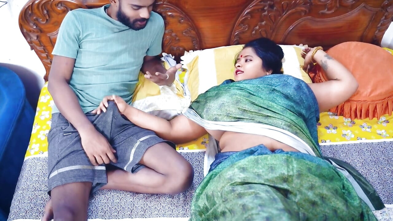 Sauteli maa ka pair dabate dabate chod diya