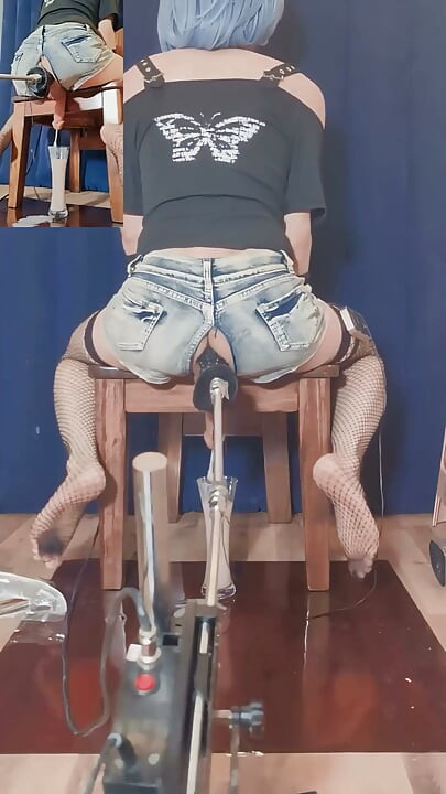 Kadın Kılıklı Sürtük Kuru Sağıyor