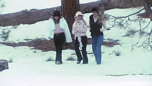 Büyük memeli bebek sert yarak için bacaklarını açıyor