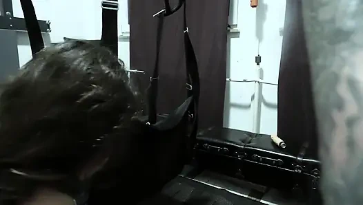 Osurduktan sonra popo yalama ve derin boğaz ta ki o yukarı çıkana kadar