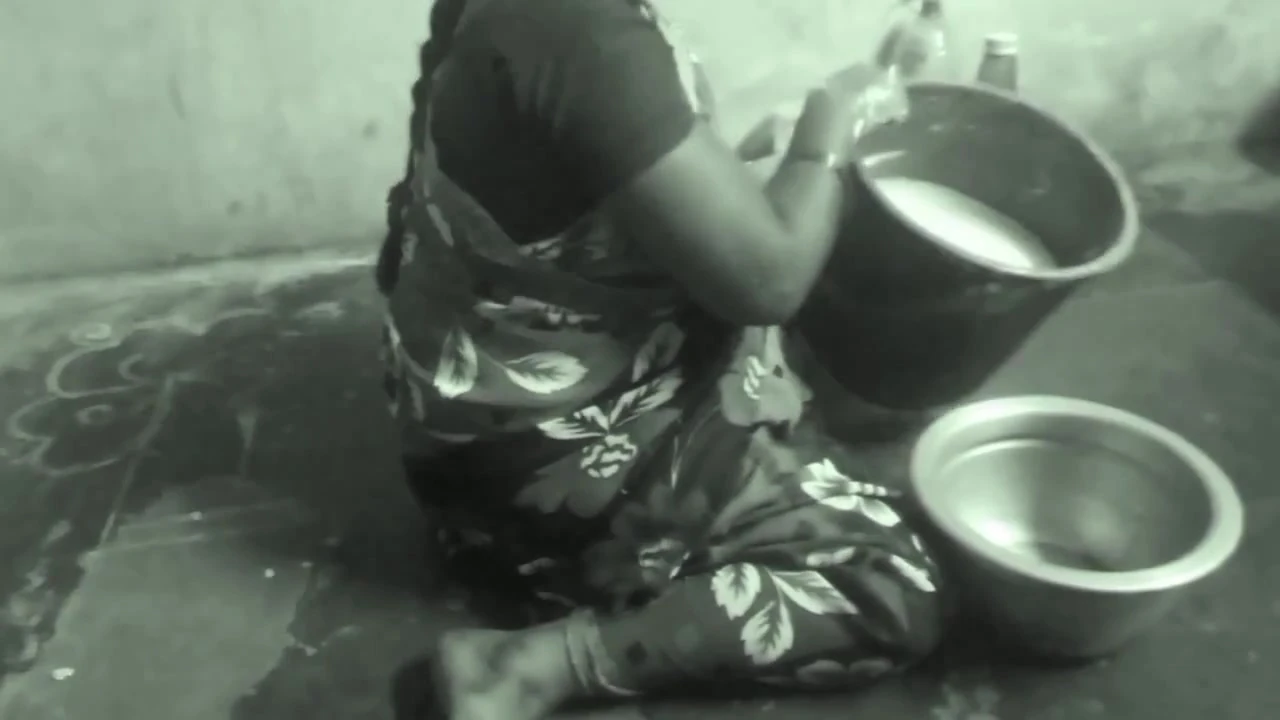 Tamil aunty boobs pressing in young boy audio