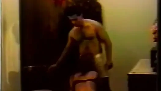 Sexy schlampe bekommt ihre löcher von hinten gefickt und stöhnt für sperma auf ihrer fotze