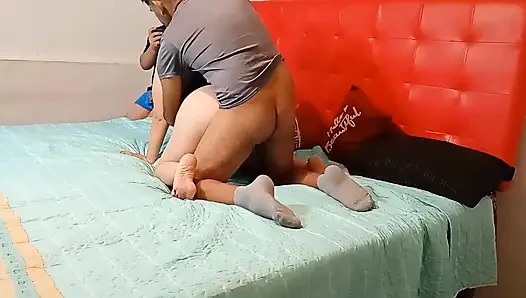 Pantat montokku dientot tanpa ampun di ranjang kami... Cowok Ini Cuma Nonton dan Film