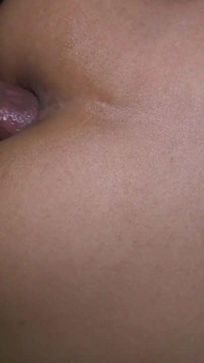 Zapanjujući trenutak iz "O MOJ BOŽE, MUŽ MI JE STAVIO CIJELI KURAC U GUZICU, TAKO JE DOBAR OSJEĆAJ I SVRŠAVA UNUTRA, ANALNI CREAMPIE"