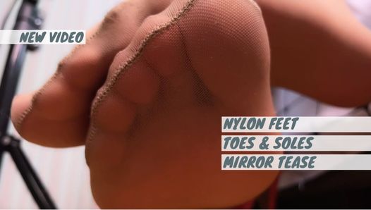 Piante dei piedi in calze di nylon teaser