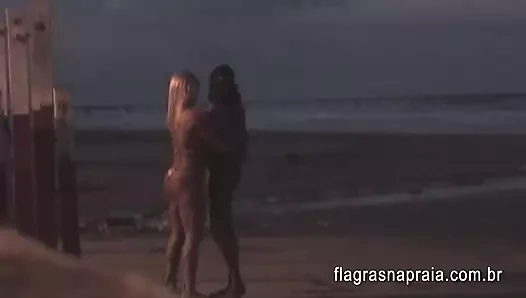 Karım plajda başka bir kadınla ilk kez