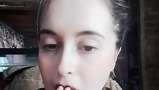 Do you like videos like this eating? Like to know and when I eat fruit he recorded them