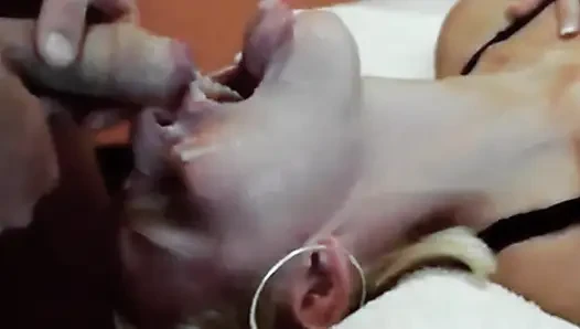 Ngentot muka habis-habisan