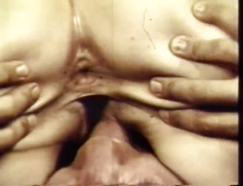 Foursome làm tình liếm âm hộ ở tư thế 69