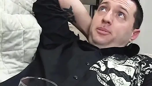 Милфа-блондинка с большими сиськами трахается в киску, сосет большой винтажный член