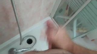 masturbation sous la douche