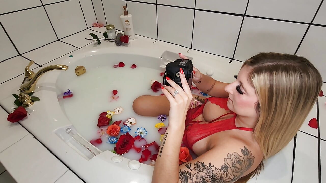 Sesi pemotretan istri hot lexi love di balik layar!
