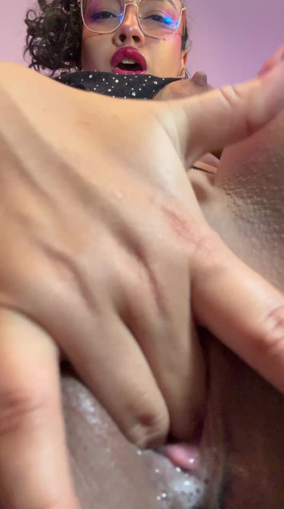 fingering pussy wet, close up