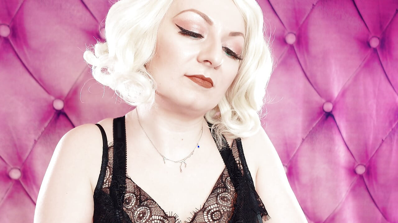 Wearing XS nitrile gloves - Gloves fetish video (Arya Grander)