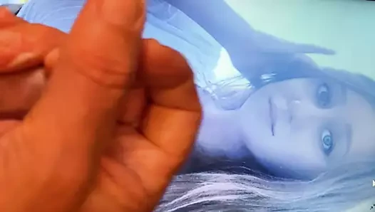 Melinda'nın göğüslerini seviyorum