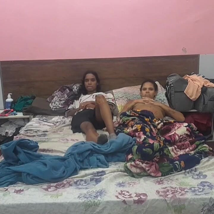 Llamé a mi amiga para que viera a Nextfli y mi marido no perdió la oportunidad de comérsela