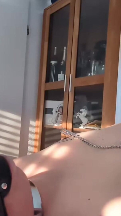 DomLady Mia SlaveOfM Hell of Pain pisker CBT og straf med elektricitet og grimme seler - Del 7 | Klip 1