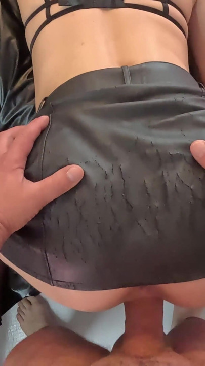 Nữ nô lệ dâm đãng bị đấm lồn tại nhà, BDSM và chịch mạnh