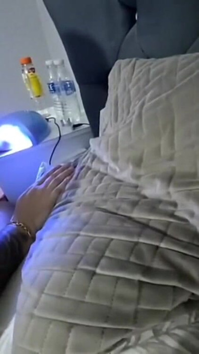 Step mom make her nails in step son room | Clip 1