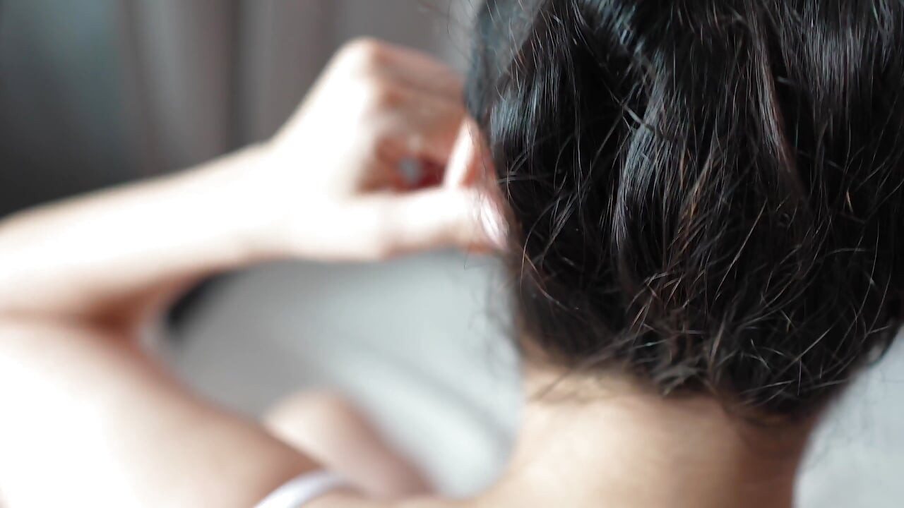 耳を引っ張って耳フェチなんだから、両方引っ張るよ。