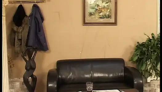 Seksi Alman sürtük sert amcık sikişinin ardından erkeğinin yarağını sıvazlıyor