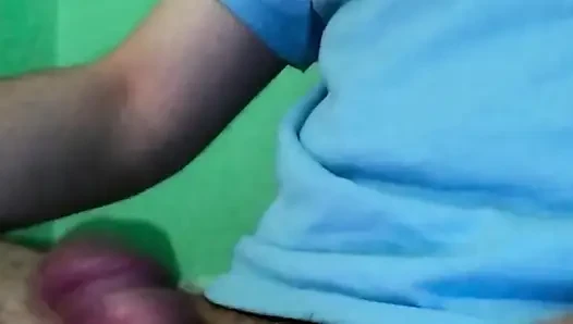 Büyük yarağımı okşuyor