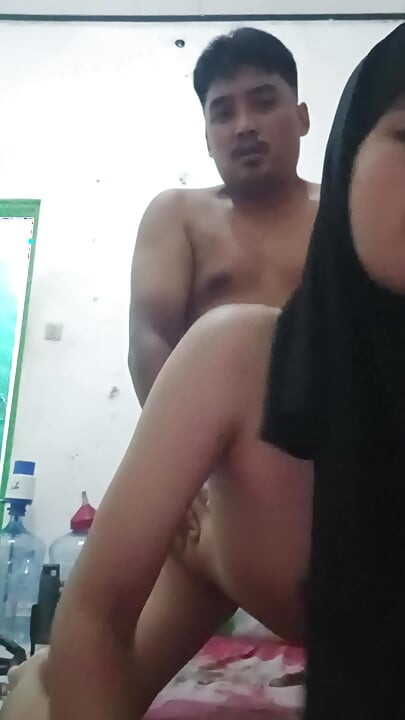 The charm of an Asian 18-year-old hijab girl