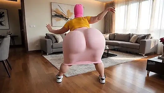 Pembeli büyük götlü kız götünü her yere sallıyor