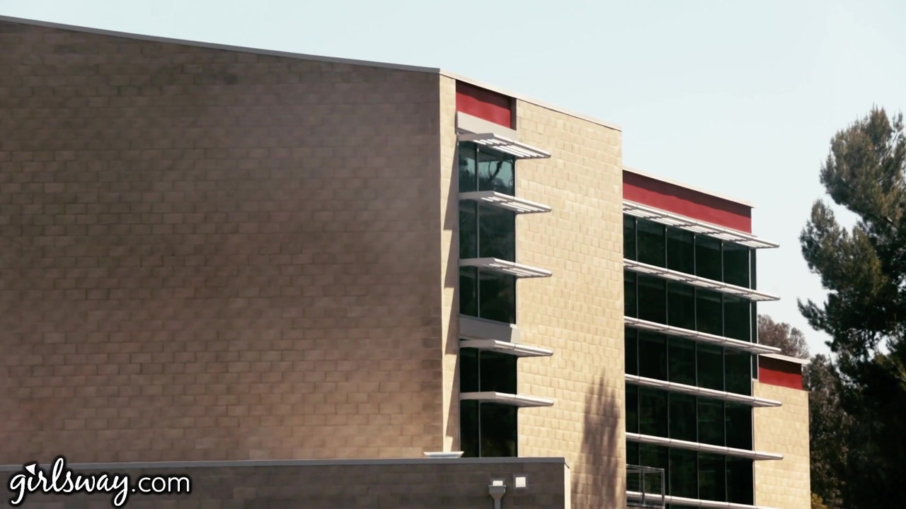 Girlsway熟女レズビアンギフトエイドラ・フォックス・パワースーツ