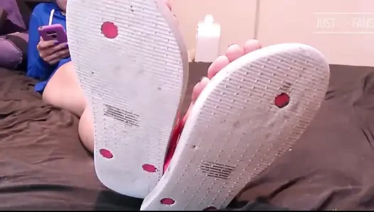 Kirli flip flop dangle