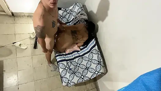 Kocası tamamen çalışırken komşuya domalma zamanı