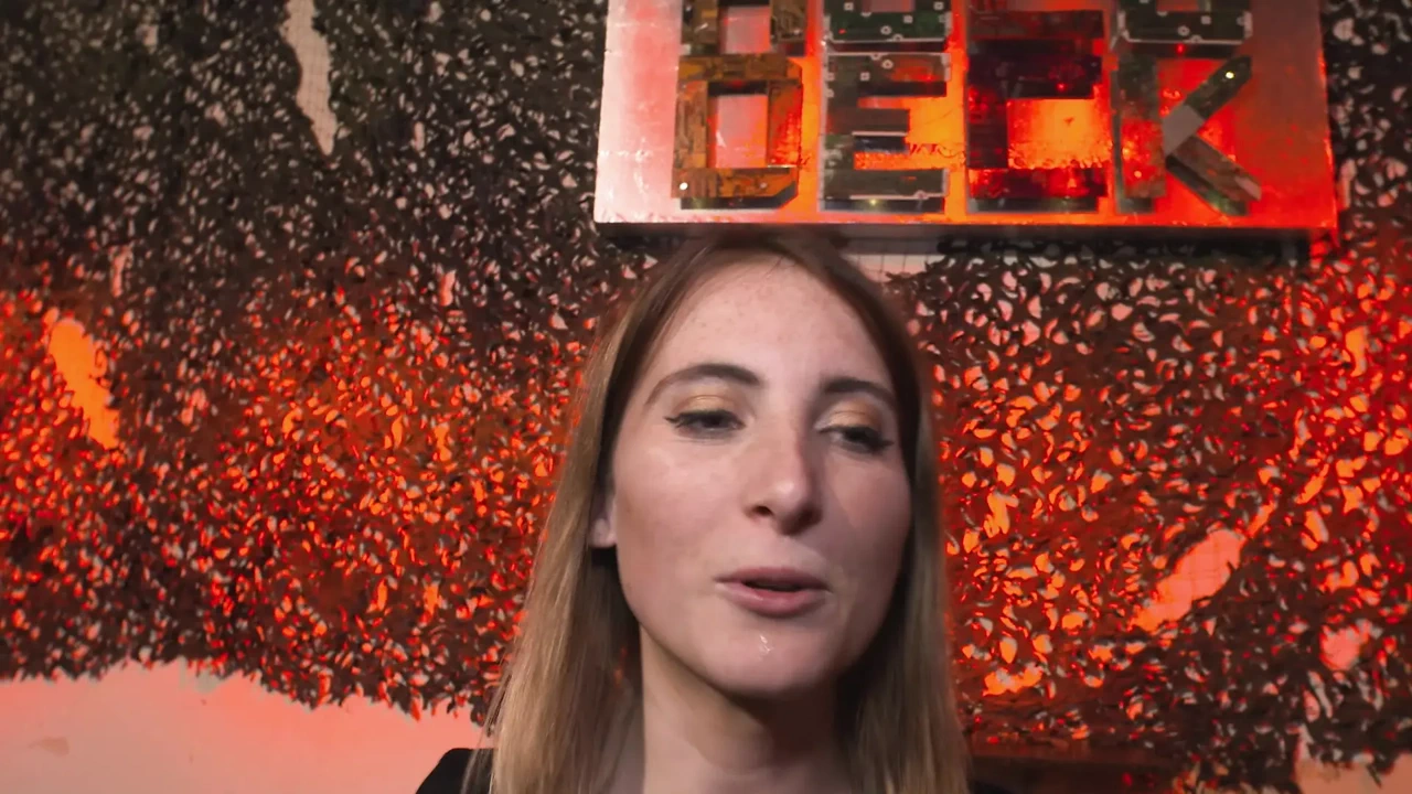 和饥渴的金发女郎的双插性爱派对