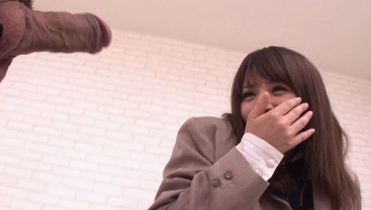 L'insegnante innocente giapponese vede un pene così grande per la prima volta ... e viene scopata direttamente