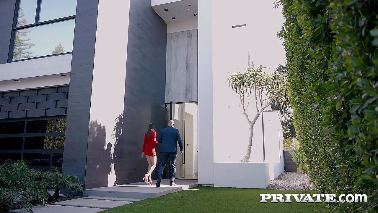 Private com - Katrina Colt agrees an anal deal with her real estate agent