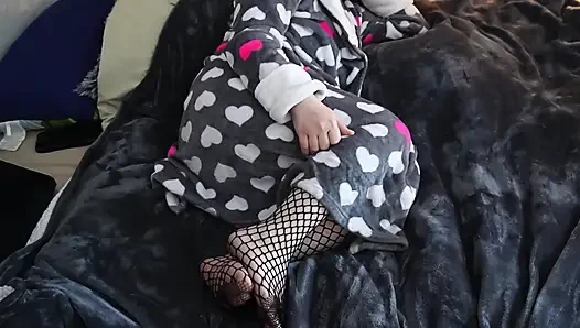 Layanan footjob dari istri yang lagi selingkuh sampai dicrot di dalam
