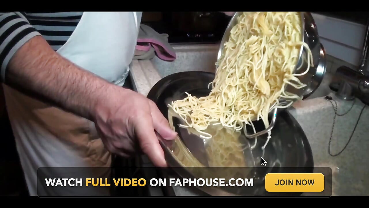 Kvinnor, läsk och spaghetti