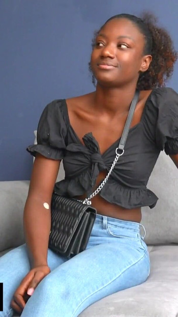 Φυσικό στήθος Μαύρη Λατίνα Νεαρή Βαθύ Πρωκτικό Χτυπήθηκε Σε Ψεύτικη Οντισιόν Μοντελοποίησης | Κλιπ 1