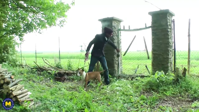 Зрелая французская мама становится черной