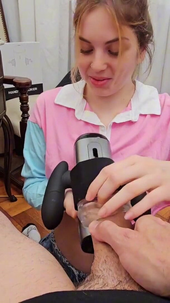 खराब आड़ू के एक नए खिलौने "हैंडी स्ट्रोकर" का परीक्षण । क्लिप 1