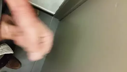 boşalmak zorunda kaldı. ıslak kedi düşünmek