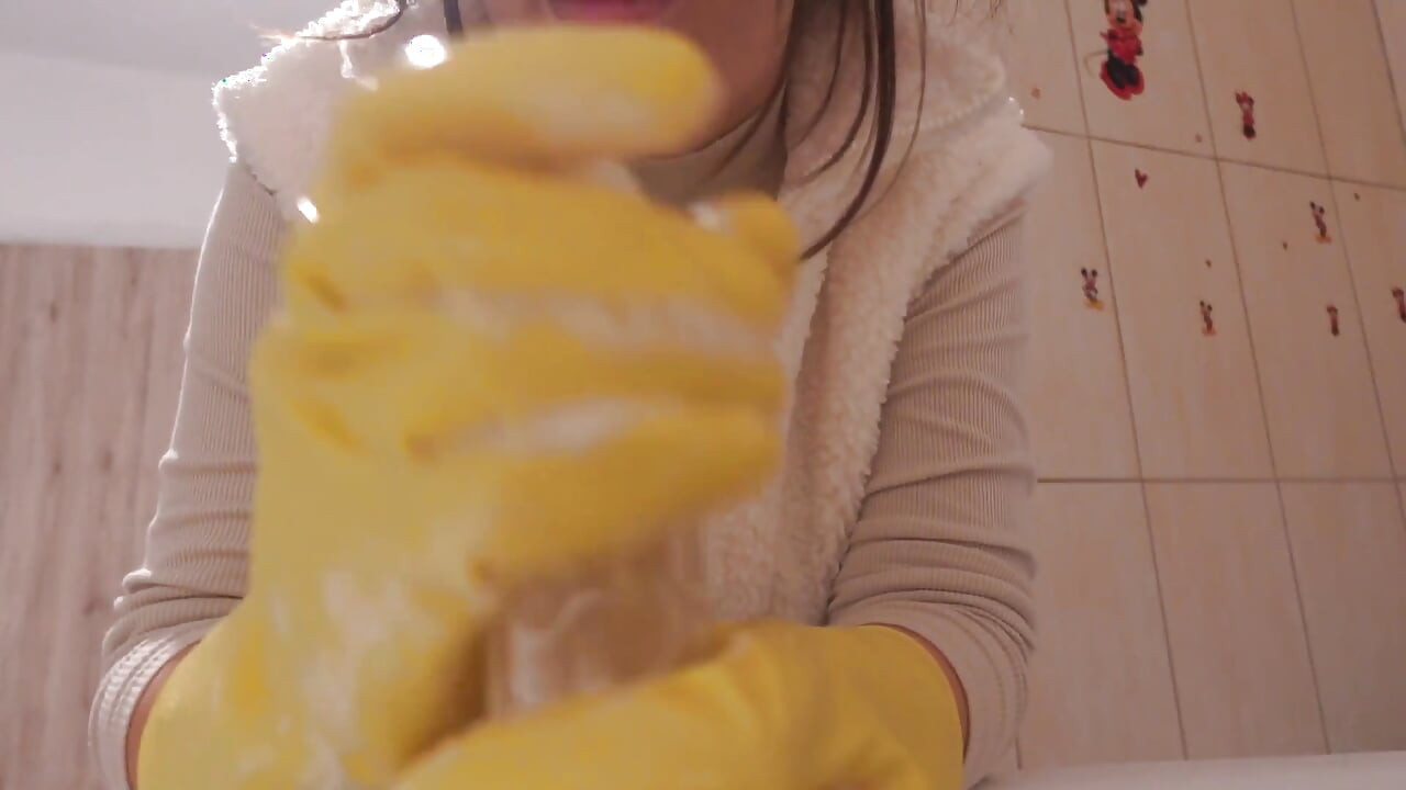 My Stepsister in Yellow Dishwashing Gloves Takes a Bath with a Dildo and Lots of White Foam and Soap