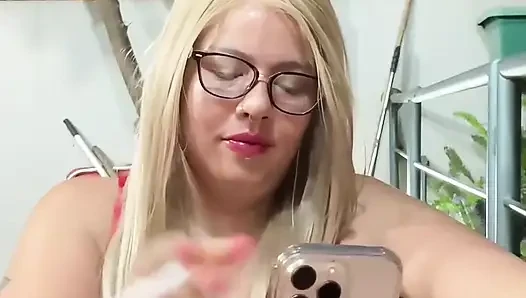Azgın Brezilyalı iri güzel kadın orta yaşlı seksi kadın tanrıçanın oyun arkadaşının sik resmine ilk tepkisi