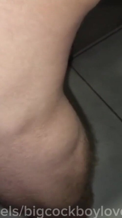 Momento spettacolare da "Scopata una guardia di sicurezza in un orinatoio commerciale! Hot esclusiva di ragazzi affamati di cazzo. Una scopata casuale "
