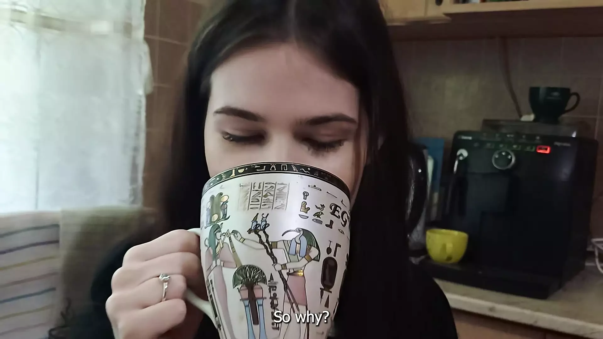 Prijateljica je došla da popije kafu, ali je dobila puno sperme u ustima!!