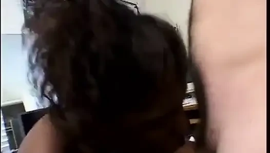 Gadis imut kulit hitam ini dicrot sperma banyak banget di mulut