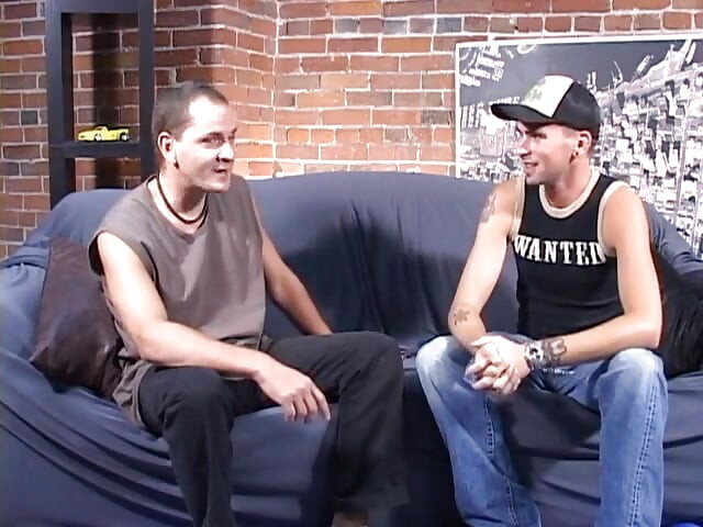 Guy Shaves Balls & Jerks-off!