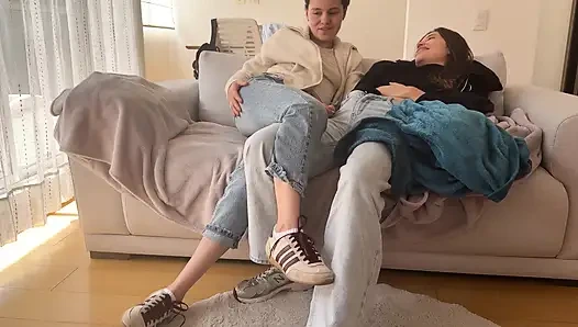 Istri saya ingat cara melakukan seks lesbian romantis